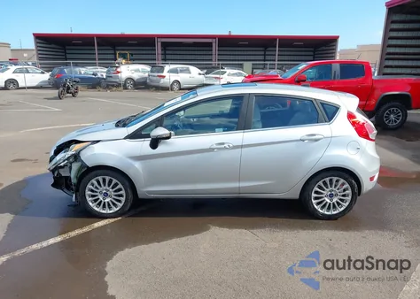 2015 Ford Fiesta Titanium z USA, uszkodzony, nr VIN 3FADP4FJ7FM133662